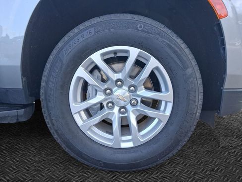 Used 2024 Chevrolet Suburban LS RWD image 11