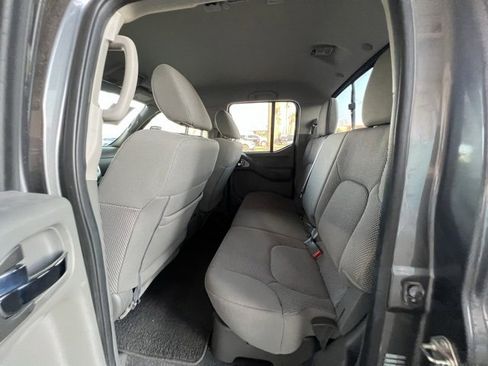 Used 2020 Nissan Frontier SV image 9