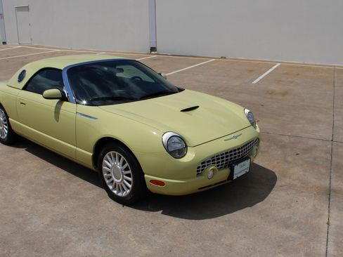 Used 2005 Ford Thunderbird RWD image 39
