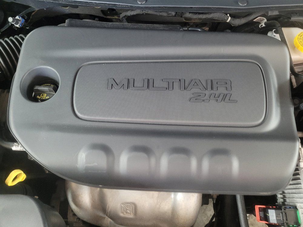 Used 2019 Jeep Cherokee Latitude Plus w/ Comfort/Convenience Group FWD image 30