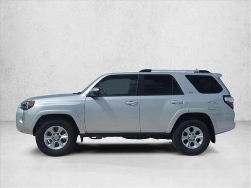 Certified 2022 Toyota 4Runner SR5 RWD image 8