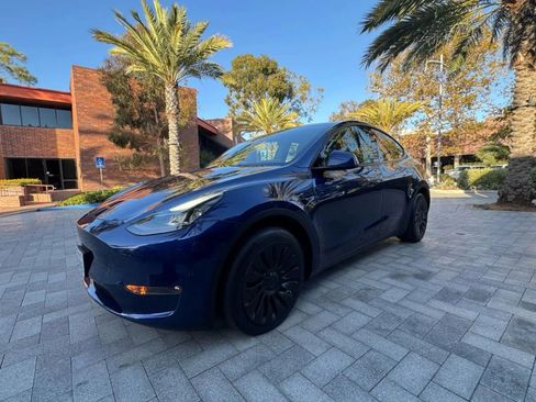 Used 2023 Tesla Model Y Long Range image 3