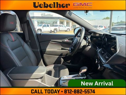 Used 2024 Chevrolet Trax RS w/ Driver Confidence Package FWD image 2