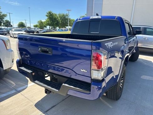 Used 2022 Toyota Tacoma TRD Sport w/ Technology Package image 3