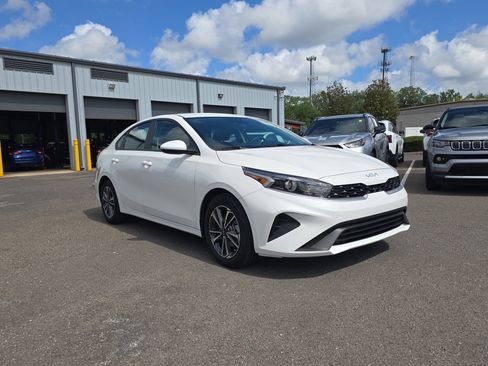 Certified 2024 Kia Forte LXS FWD image 2