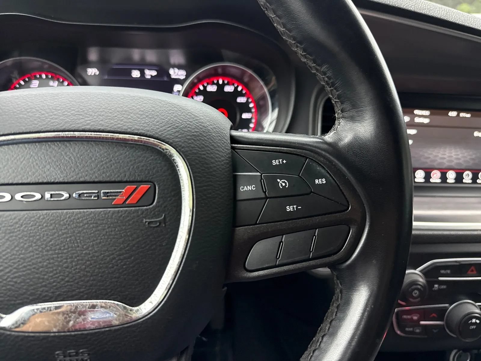 Used 2022 Dodge Charger SXT RWD image 17