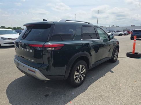 Used 2025 Nissan Pathfinder SL AWD/4WD image 10
