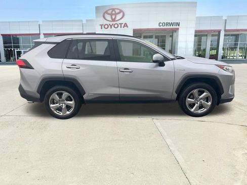 Used 2021 Toyota RAV4 XLE Premium AWD/4WD image 6