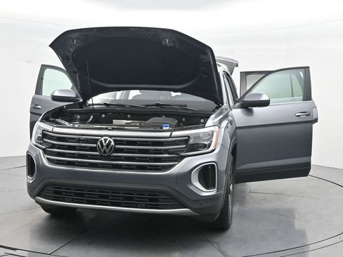 Used 2024 Volkswagen Atlas SE image 43