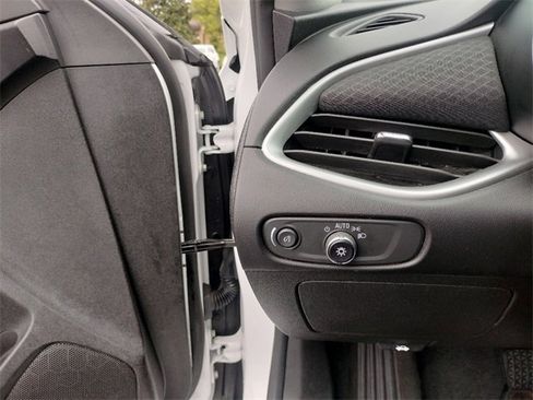 Used 2024 Chevrolet Malibu LT image 23