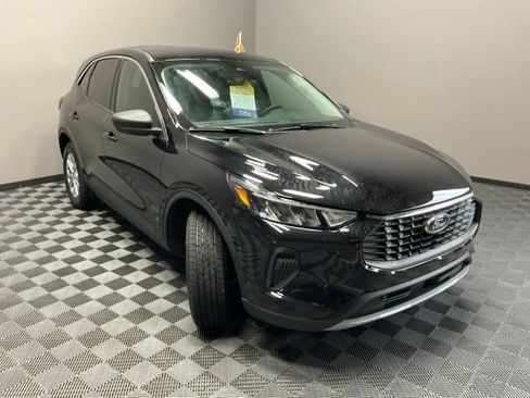 Used 2023 Ford Escape Active AWD/4WD image 2