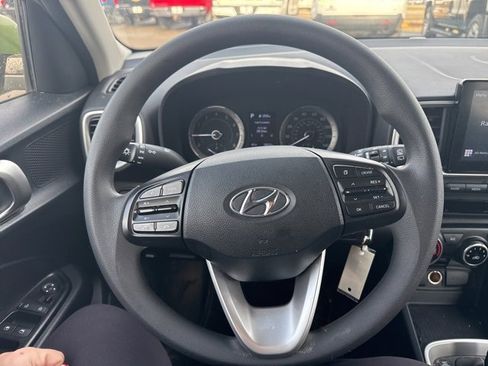 Used 2022 Hyundai Venue SE image 20