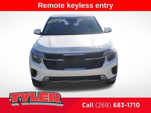 Used 2024 Kia Seltos LX AWD/4WD image 2