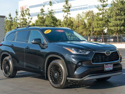 Certified 2026 Toyota Highlander Platinum AWD/4WD image 5