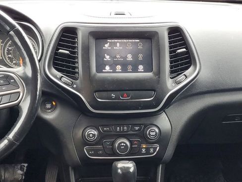 Used 2019 Jeep Cherokee Latitude Plus w/ Cold Weather Group AWD/4WD image 31