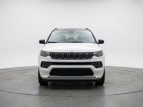 Used 2025 Jeep Compass Limited AWD/4WD image 2