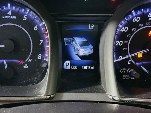 Used 2016 Toyota Avalon Limited w/ Toyota Safety Sense Package image 18