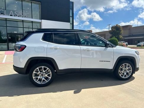 Used 2025 Jeep Compass Limited AWD/4WD image 15
