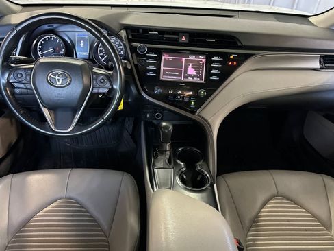 Used 2020 Toyota Camry SE FWD image 4