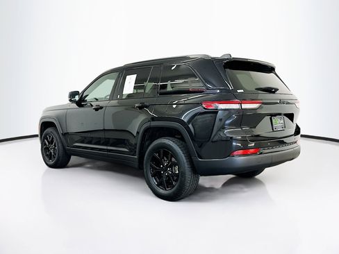 Used 2025 Jeep Grand Cherokee Altitude image 5