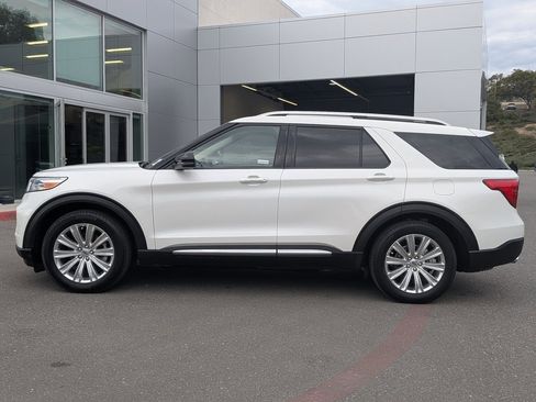 Used 2023 Ford Explorer Limited w/ Limited Technology Package image 3