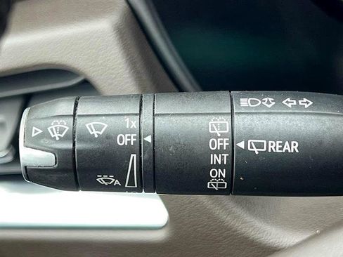 Used 2021 GMC Yukon SLT w/ SLT Premium Package image 28