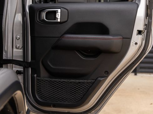 Used 2019 Jeep Wrangler Unlimited Rubicon AWD/4WD image 42