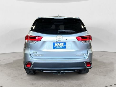 Used 2017 Toyota Highlander Limited AWD/4WD image 5