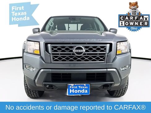 Used 2022 Nissan Frontier SV image 2