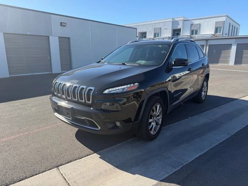 Used 2018 Jeep Cherokee Limited image 2