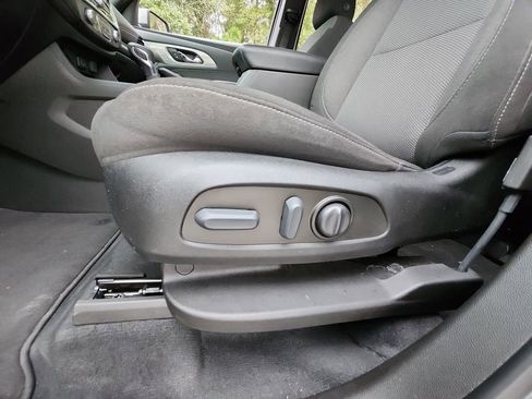 Certified 2023 Chevrolet Traverse LT image 38