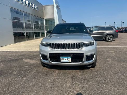 Used 2022 Jeep Grand Cherokee L Summit w/ Advanced Protech Group IV AWD/4WD image 2