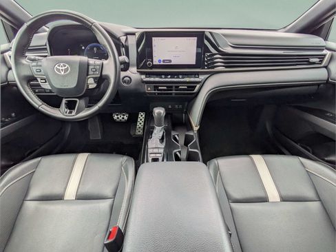 Used 2025 Toyota Camry SE FWD image 11