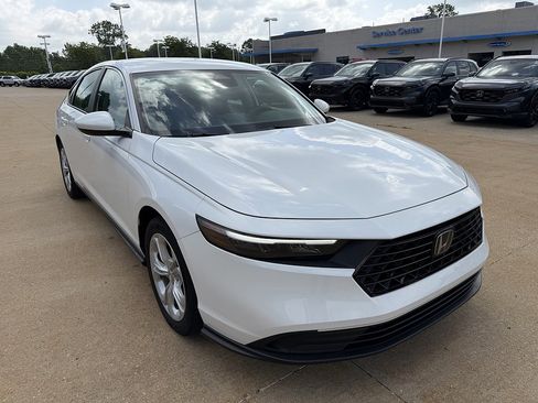 Used 2023 Honda Accord LX image 2