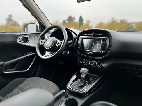 Used 2022 Kia Soul LX image 15
