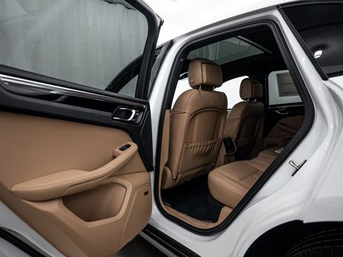 Certified 2026 Porsche Macan AWD/4WD image 22
