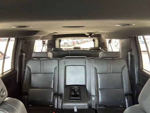 Used 2022 Chevrolet Suburban RST image 27
