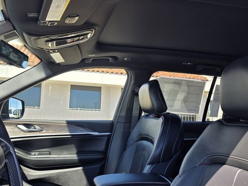 New 2026 Jeep Grand Cherokee Limited Reserve image 15