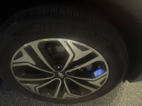 Used 2020 Hyundai Santa Fe Limited image 10