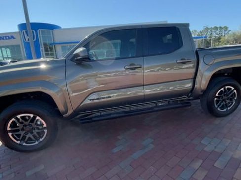 Used 2025 Toyota Tacoma TRD Sport AWD/4WD image 6