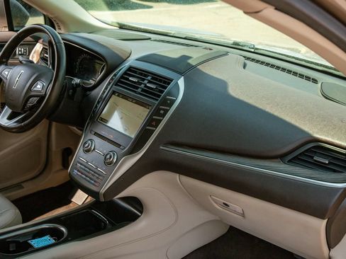 Used 2018 Lincoln MKC Reserve FWD image 11