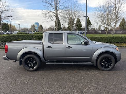 Used 2020 Nissan Frontier SV w/ Midnight Edition Floor Mats image 9