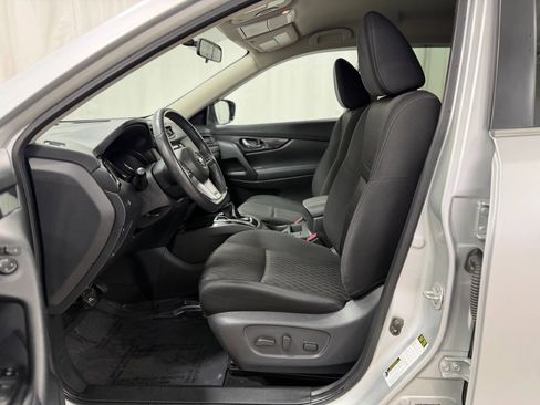 Used 2018 Nissan Rogue SV image 12