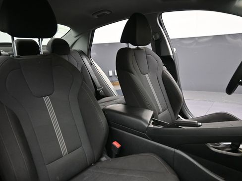 Certified 2025 Hyundai Elantra SE image 13