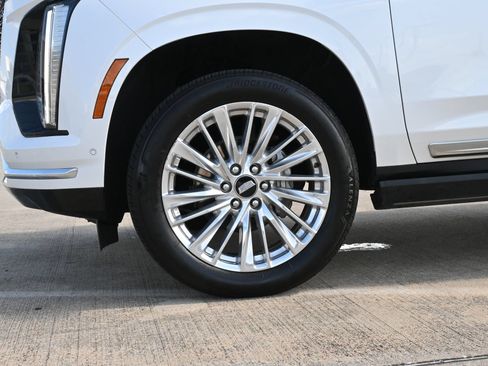 Certified 2025 Cadillac Escalade Premium Luxury w/ LPO, Floor Liner Package AWD/4WD image 30
