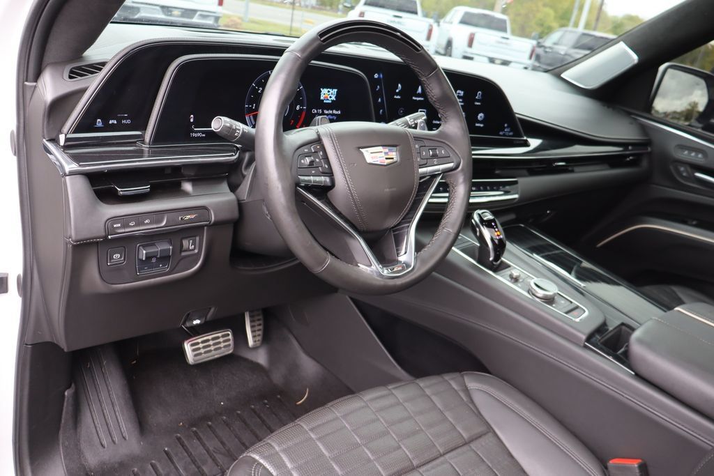 Used 2024 Cadillac Escalade ESV V AWD/4WD image 6