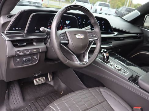 Used 2024 Cadillac Escalade ESV V AWD/4WD image 6