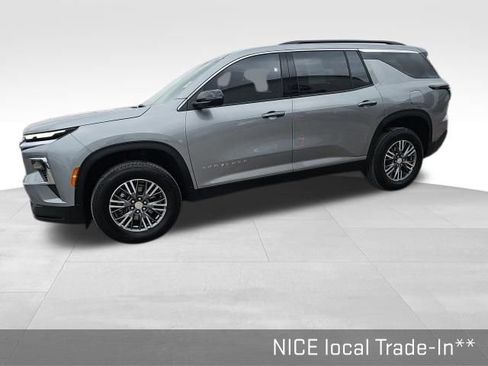 Used 2024 Chevrolet Traverse LT image 11