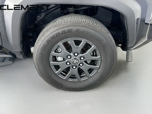 Used 2025 Toyota 4Runner SR5 AWD/4WD image 35