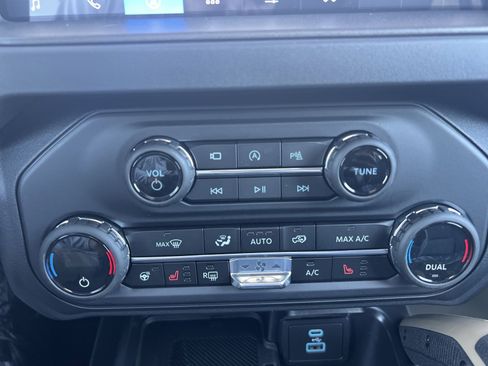 New 2025 Ford Bronco Badlands AWD/4WD image 29